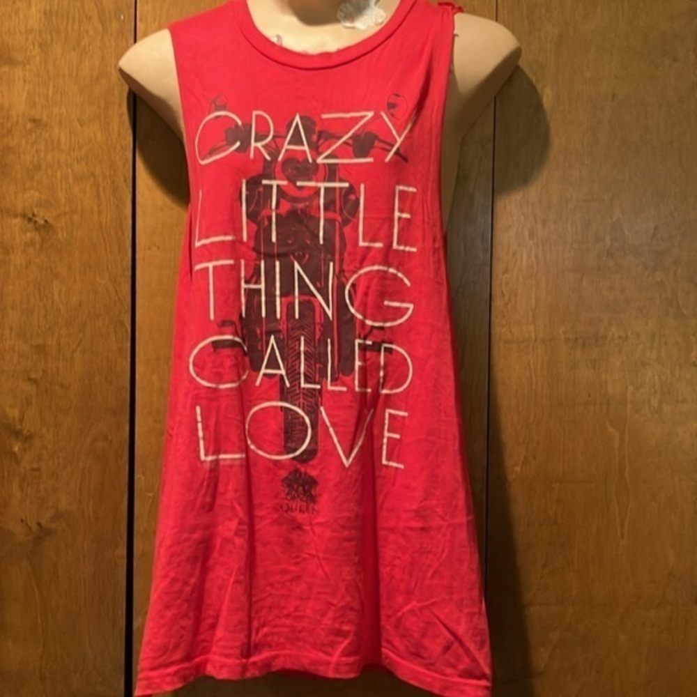 Queen Muscle Tee Size Medium